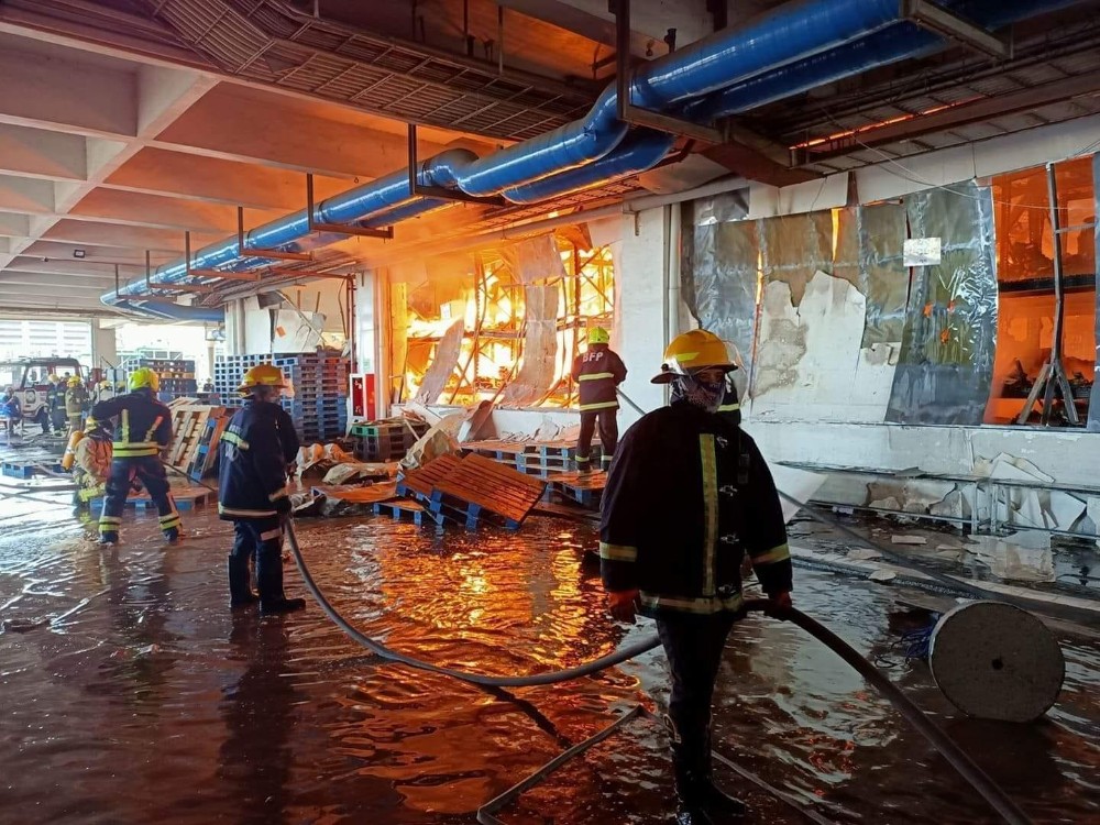 菲律宾Starmall Alabang商场突发大火