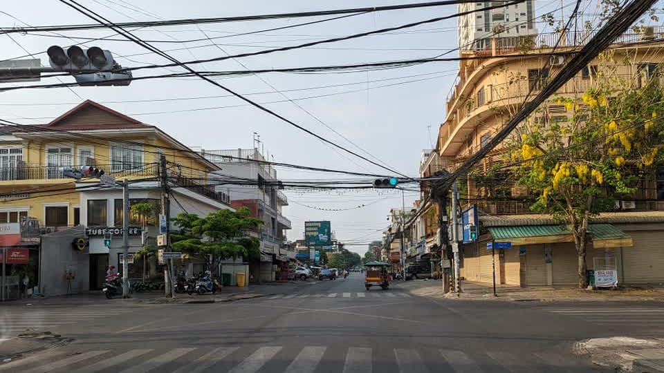 柬新年首日金边街头实况：部分商家暂停营业！